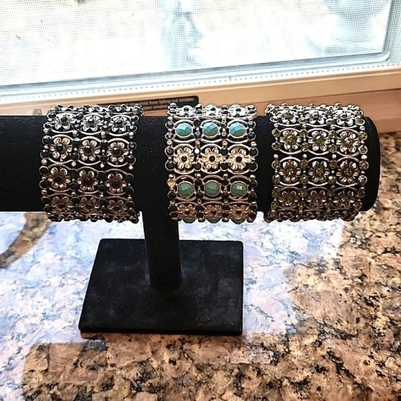 Jewelry Bundle of 3 stretch bracelets - Picture 1 of 5
